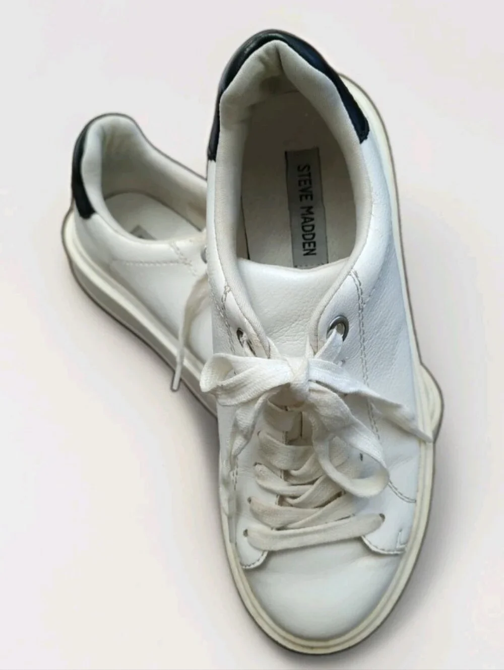 Steve Madden Black/White Pre Loved Womens Tennis Shoes Size 8M